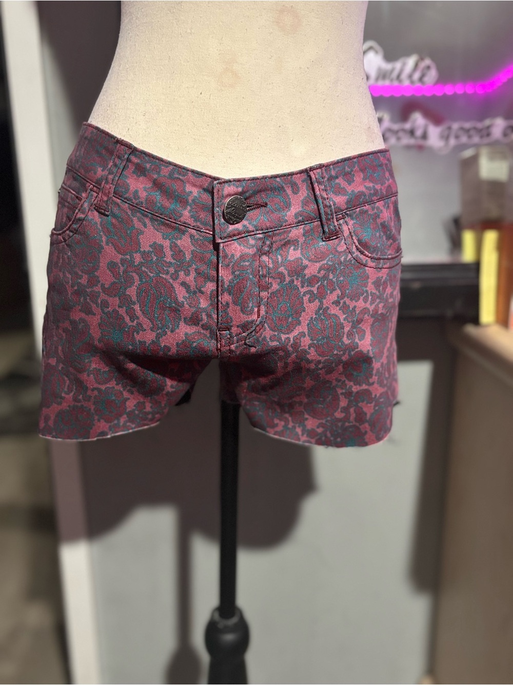 NWOT celebrity pink Floral Jacquard design Women's cotton denim Shorts